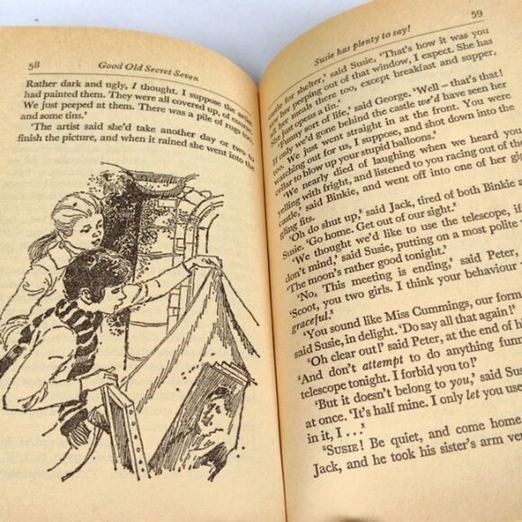 Two Vintage Secret 7 Softcover Books by Enid Blyton 1980/1981‎ - Picture 9 of 12